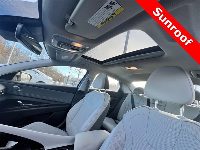 Used 2023 Hyundai Elantra Limited image 13