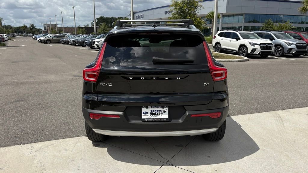 Used 2022 Volvo XC40 T4 Momentum FWD image 6