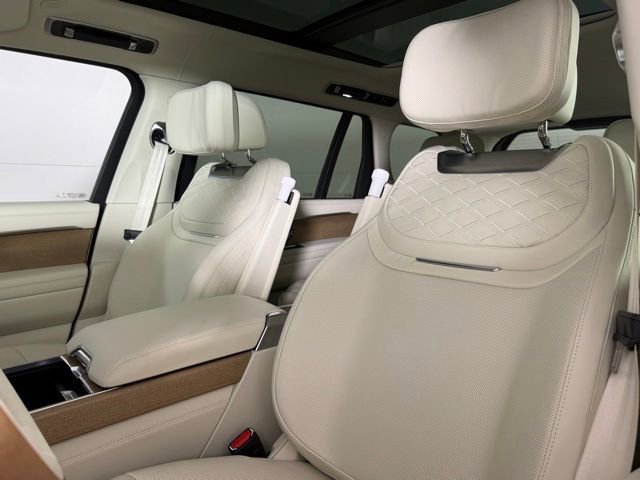 New 2026 Land Rover Range Rover SV AWD/4WD image 16
