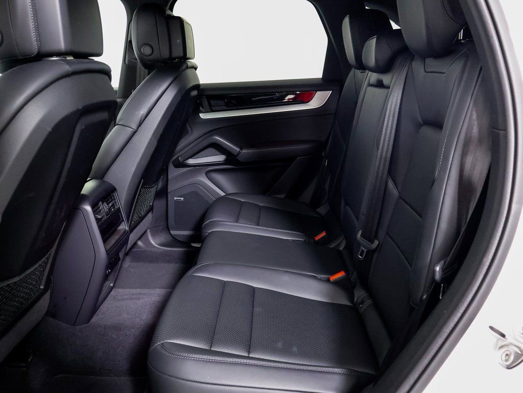 Certified 2024 Porsche Cayenne S image 9