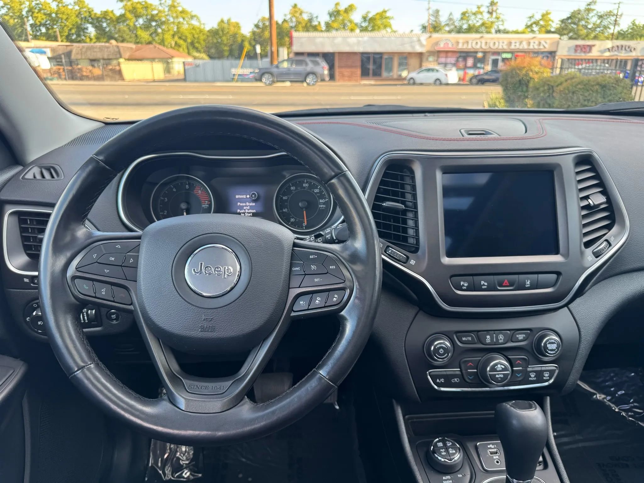 Used 2020 Jeep Cherokee Trailhawk image 20