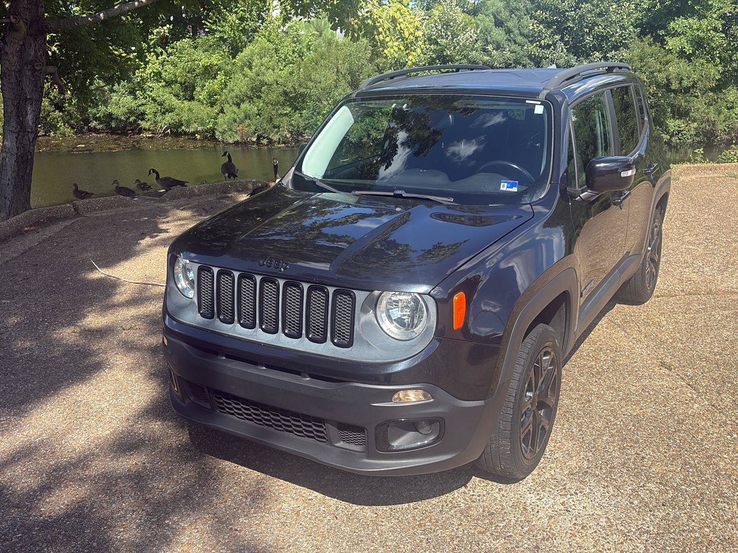 Used 2016 Jeep Renegade Latitude AWD/4WD image 12