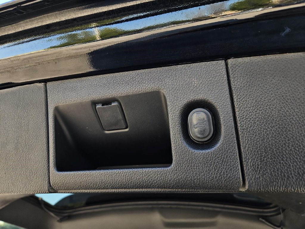 Used 2020 Cadillac Escalade Luxury RWD image 33
