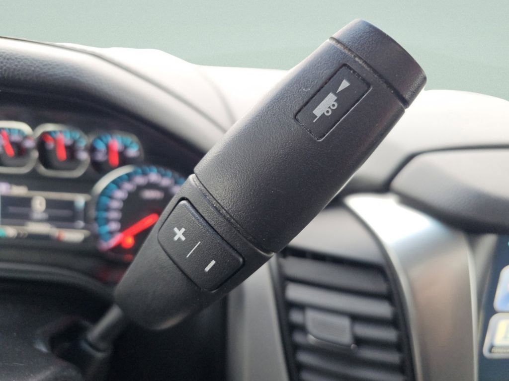 Used 2015 Chevrolet Suburban LT image 32