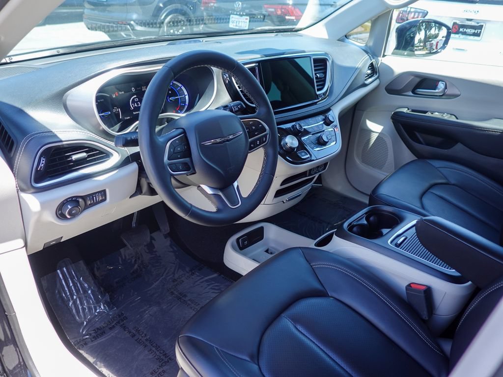 Used 2024 Chrysler Pacifica Limited FWD image 9