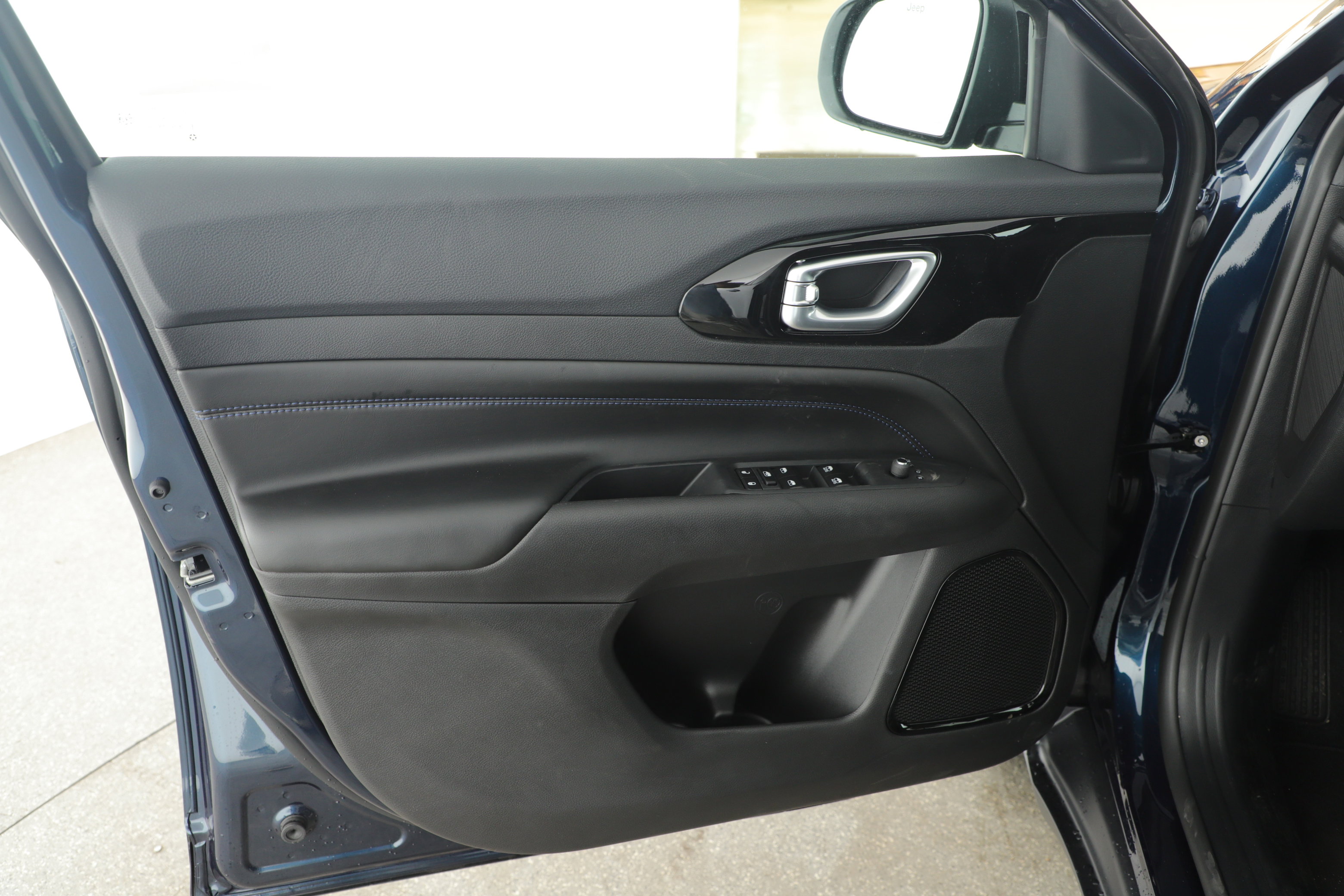 New 2026 Jeep Compass Latitude image 8