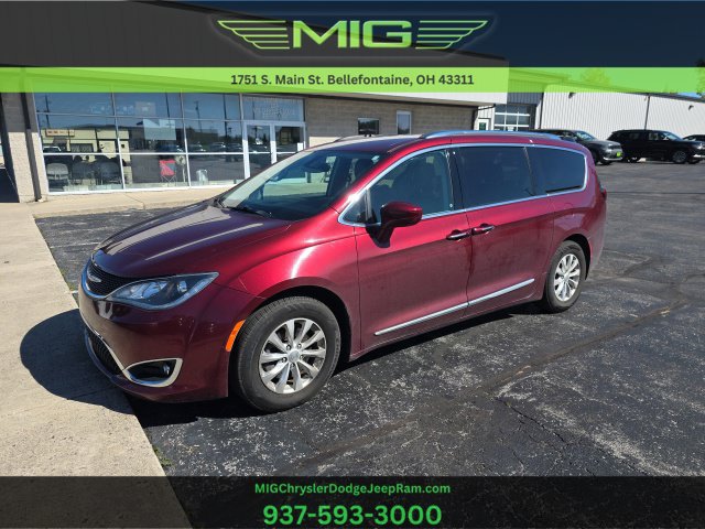 Used 2018 Chrysler Pacifica Touring-L Plus FWD image 1