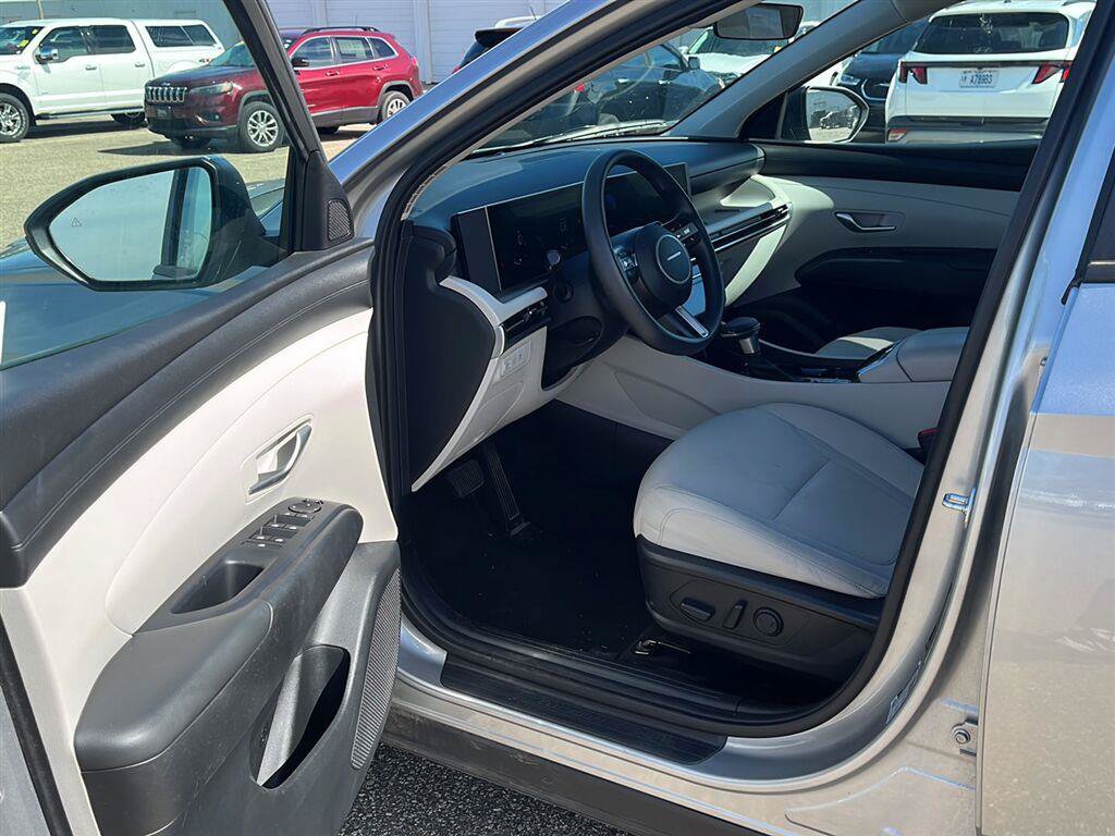 Certified 2025 Hyundai Tucson SEL AWD/4WD image 8