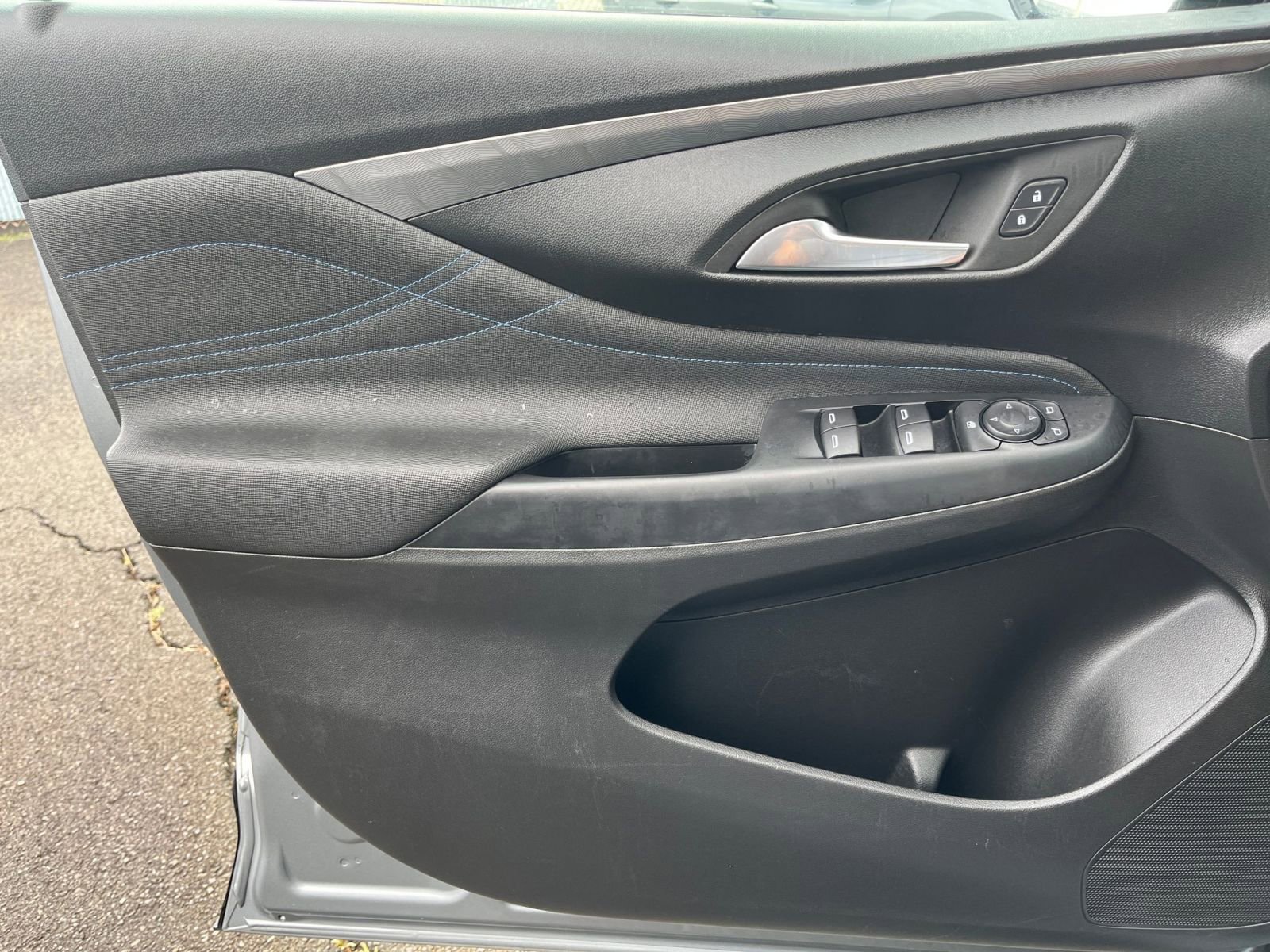 Used 2025 Buick Envista Sport Touring image 18