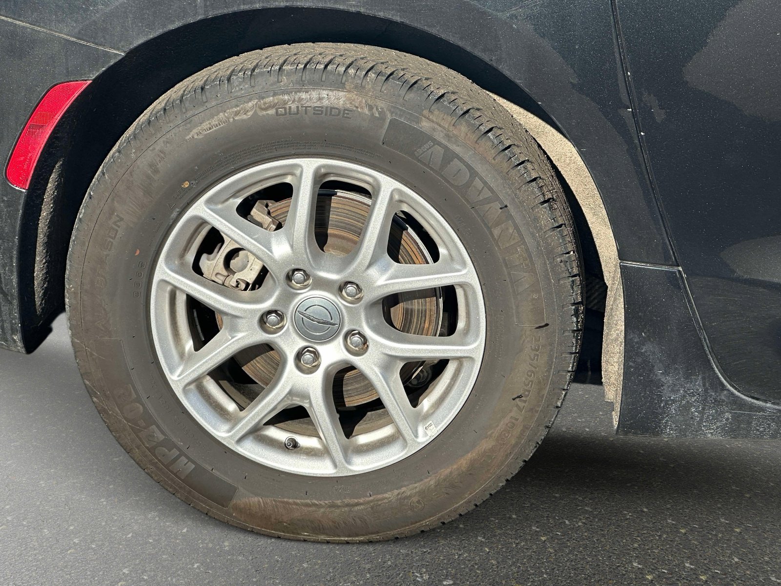 Used 2023 Chrysler Pacifica Touring-L FWD image 6