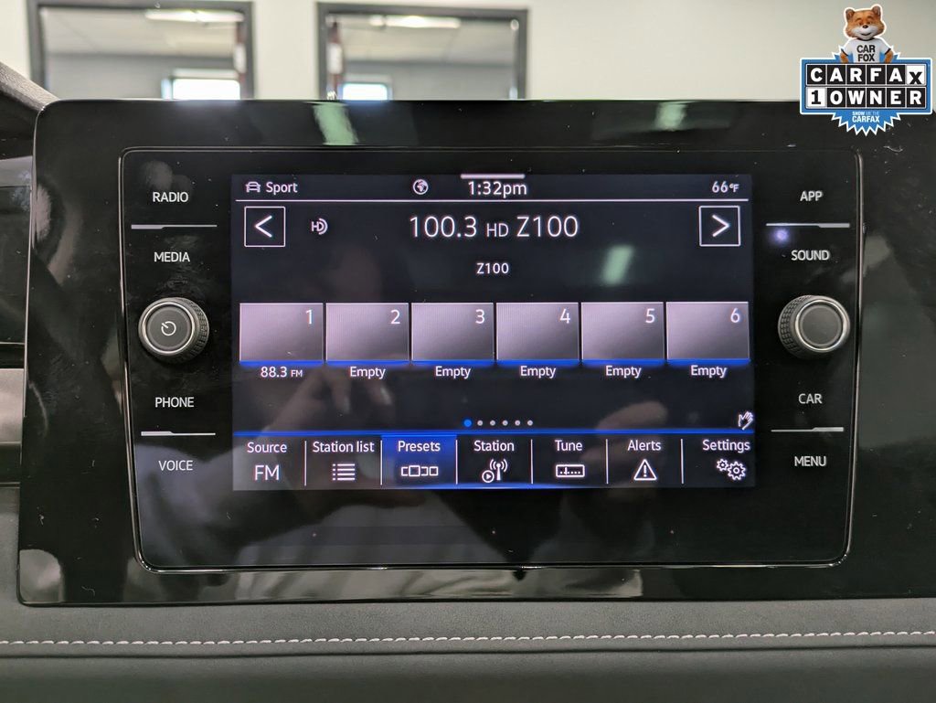 Used 2025 Volkswagen Taos SE image 14