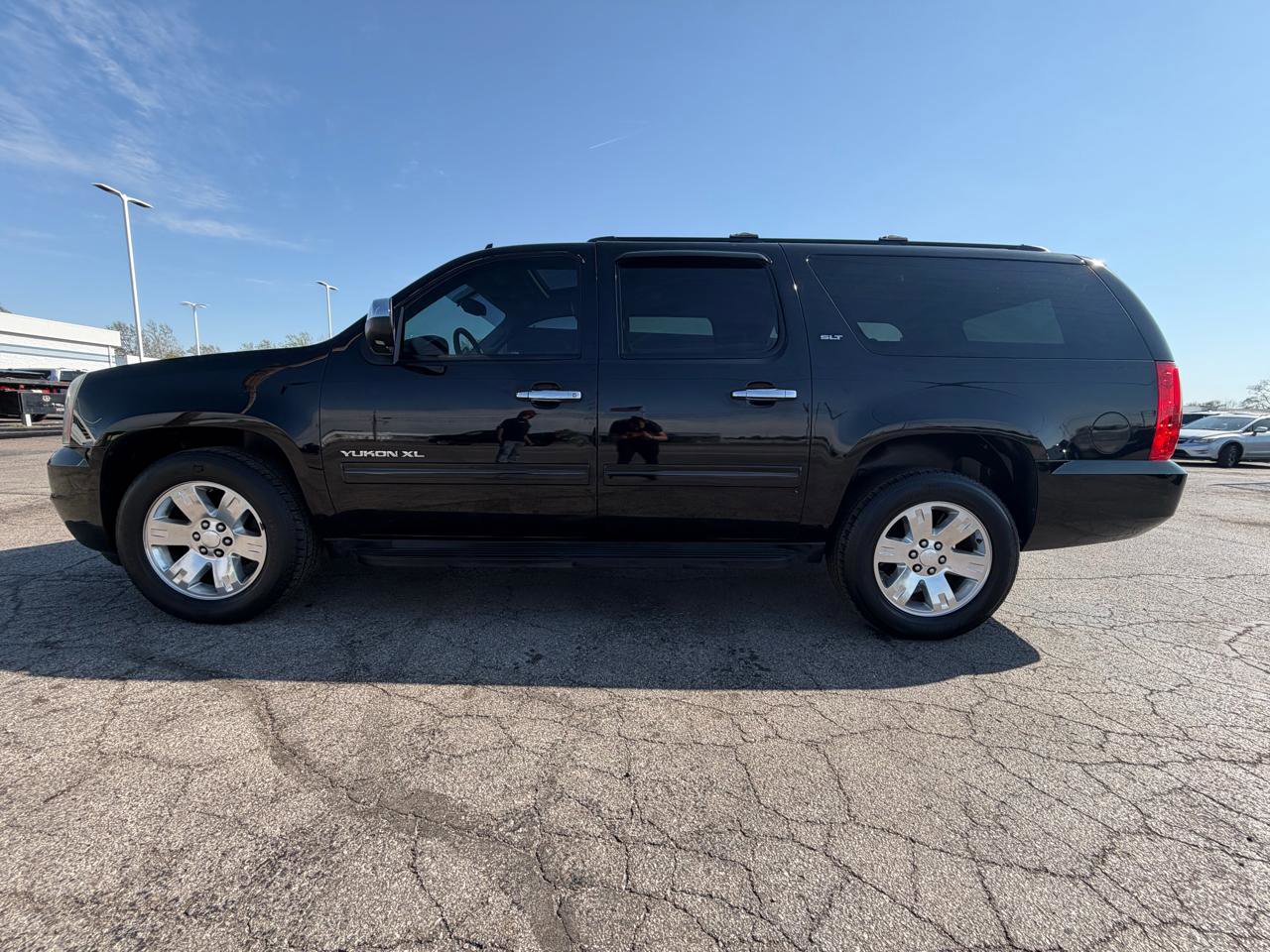 Used 2011 GMC Yukon XL SLT AWD/4WD image 3