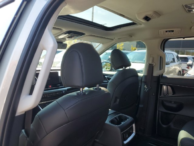 New 2027 Kia Carnival SX w/ Dark Edition Package FWD image 17