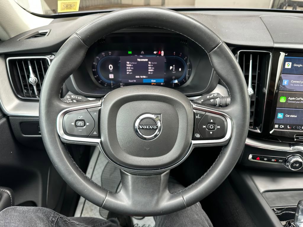 Used 2024 Volvo XC60 B5 Core image 2