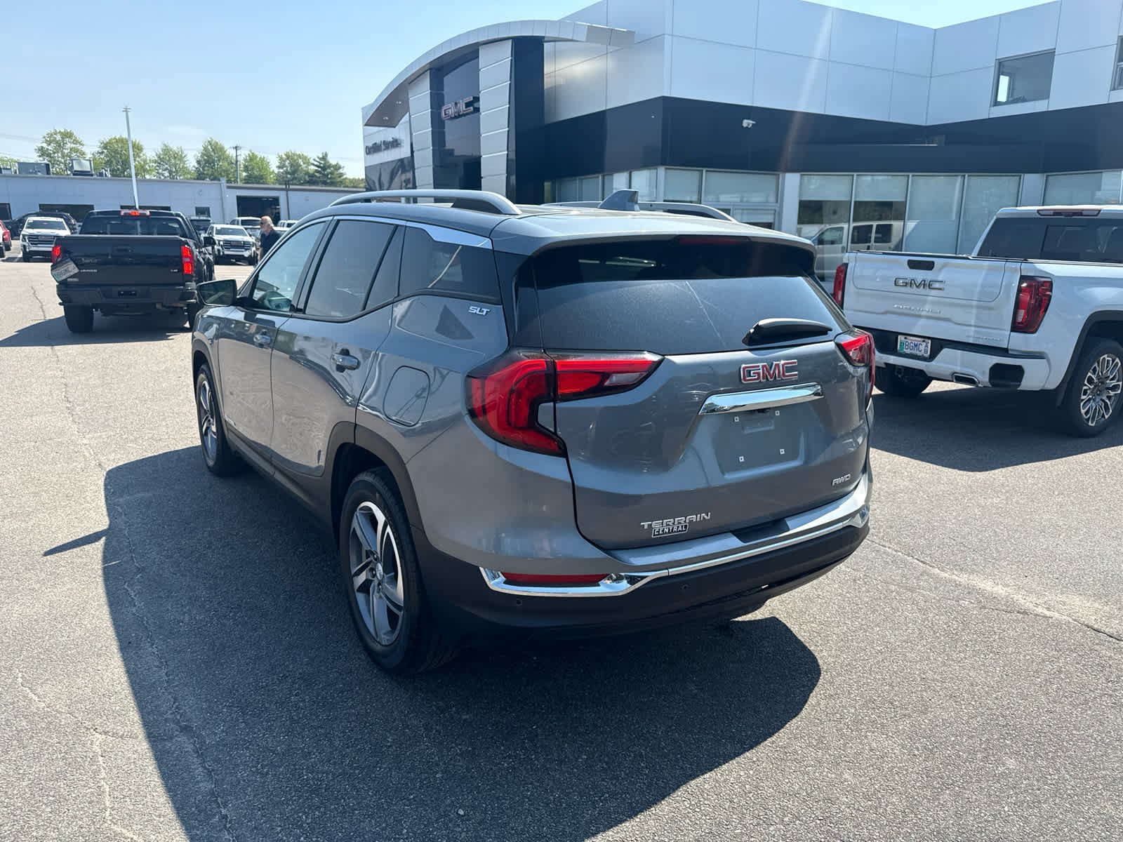 Certified 2021 GMC Terrain SLT w/ Infotainment Package II AWD/4WD image 3