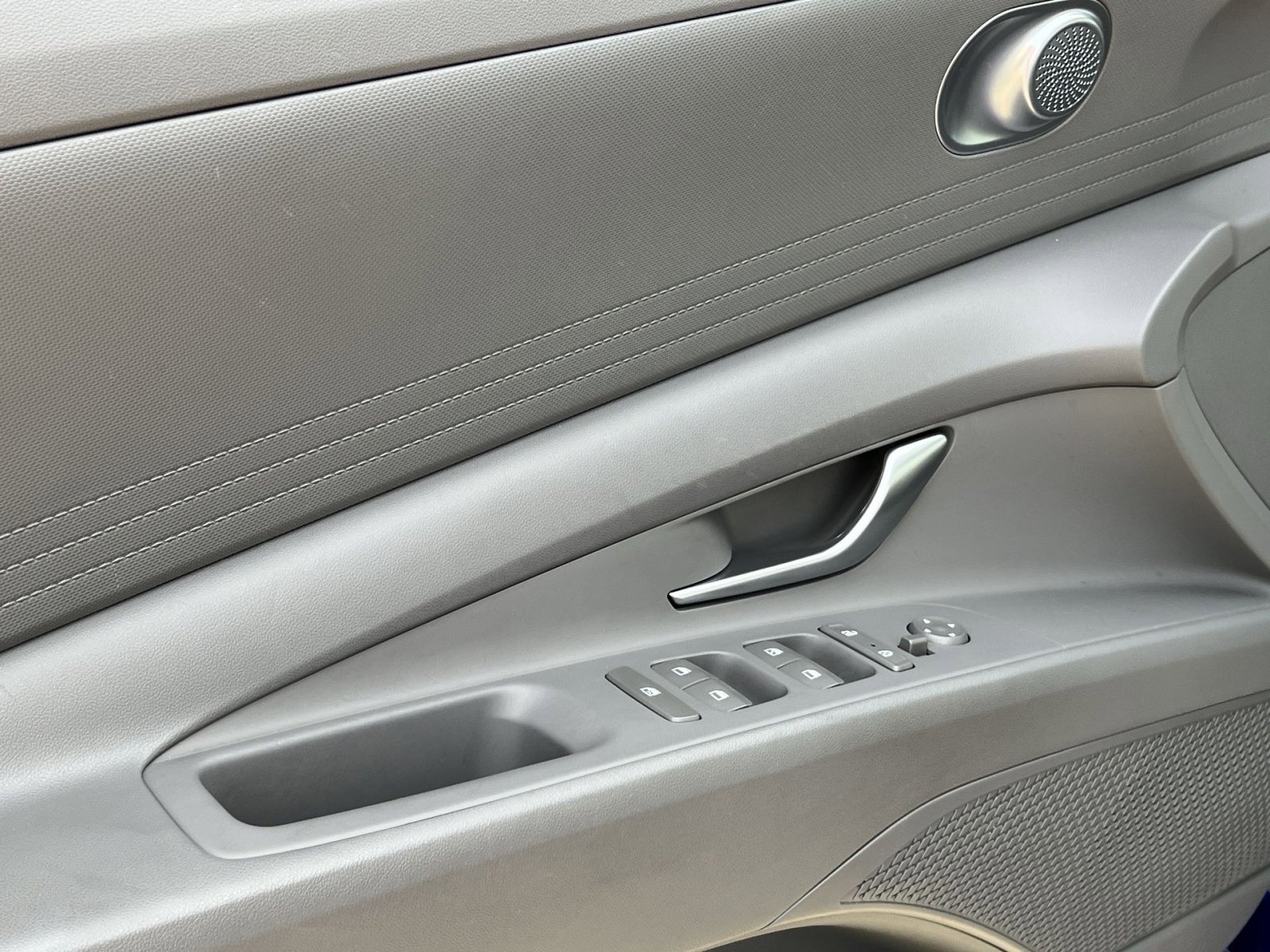 Used 2023 Hyundai Elantra SEL FWD image 23