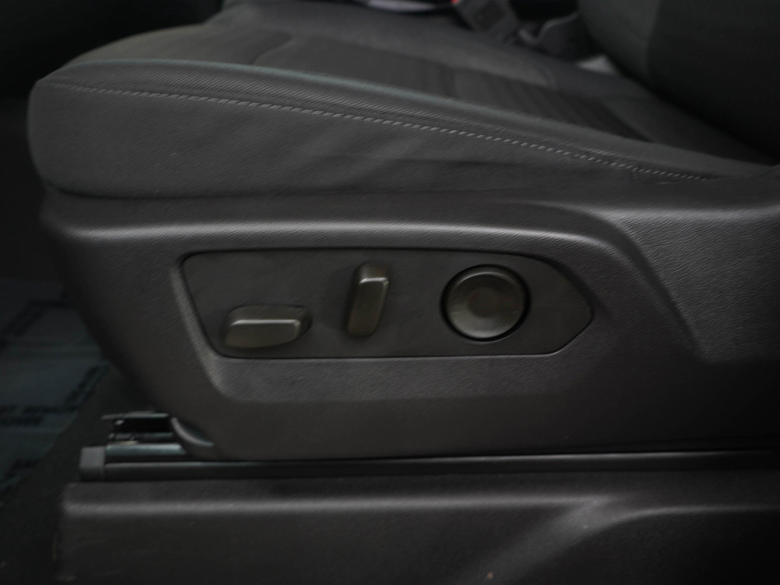 Used 2024 Chevrolet Silverado 1500 Custom w/ Turbomax Blackout Package image 25