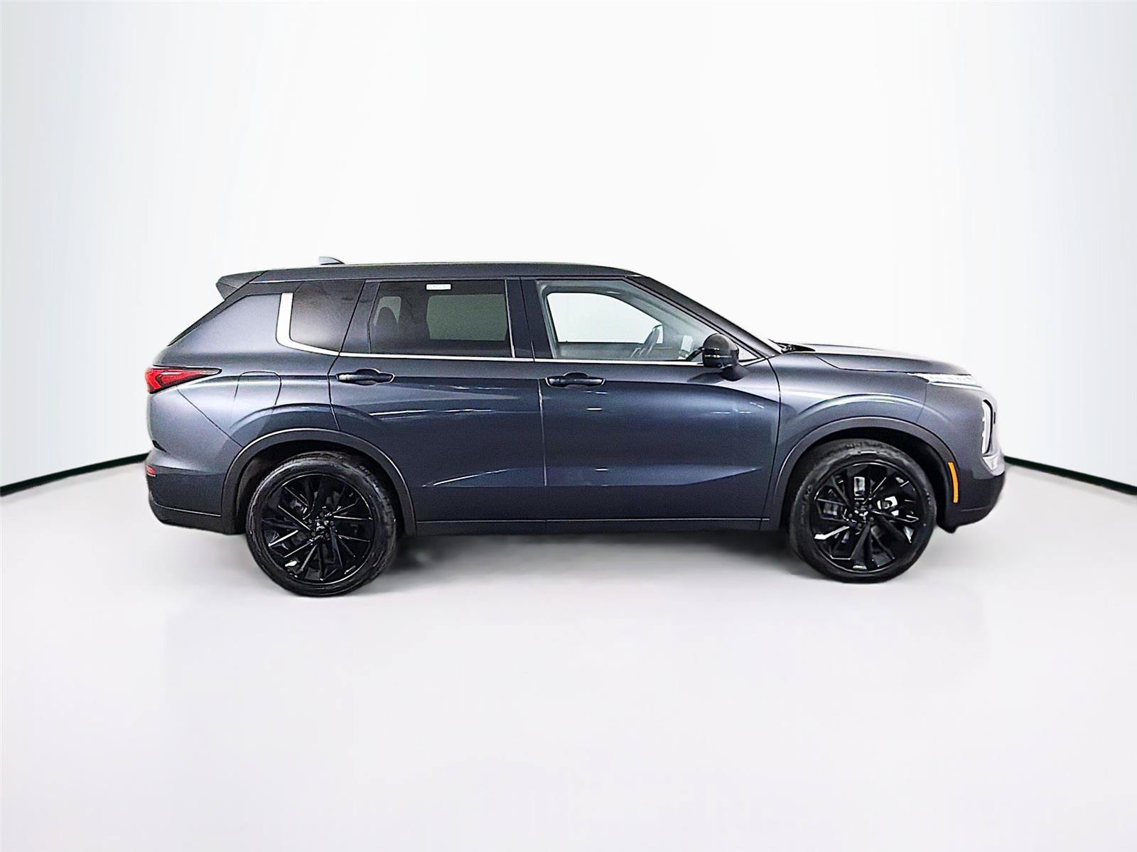 Used 2024 Mitsubishi Outlander SE Black Edition AWD/4WD image 12