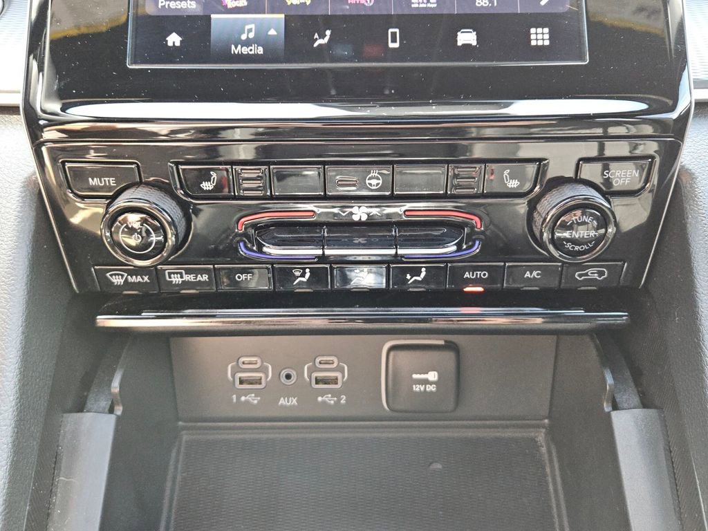 Used 2025 Jeep Grand Cherokee Laredo X w/ Luxury Tech Group I image 20