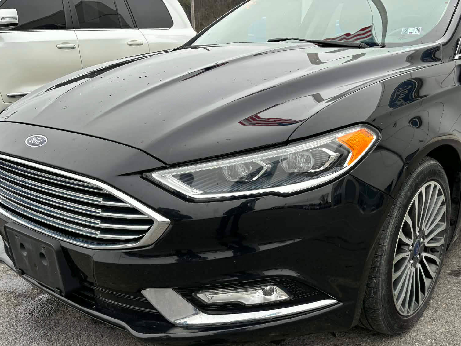 Used 2017 Ford Fusion SE w/ Fusion SE Technology Package image 10