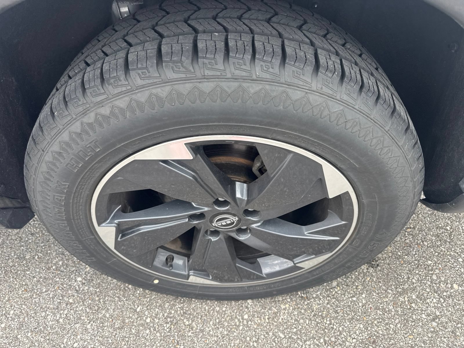 Used 2025 Nissan Rogue SV FWD image 9