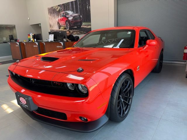 Used 2022 Dodge Challenger R/T Scat Pack w/ Driver Convenience Group RWD image 2
