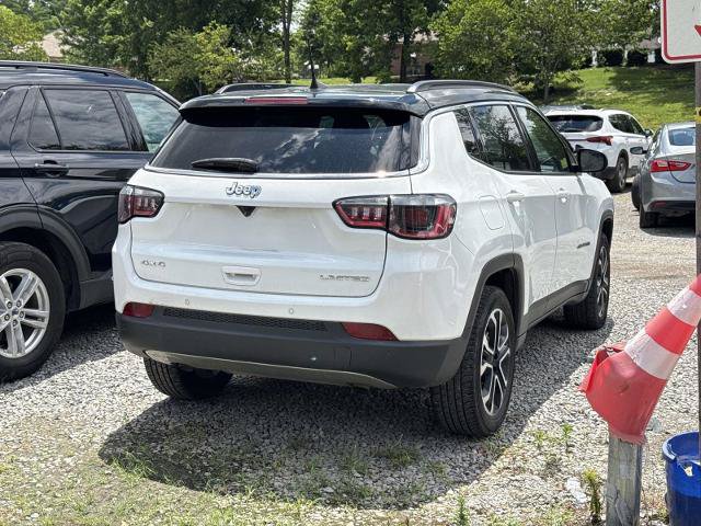 Used 2024 Jeep Compass Limited AWD/4WD image 4