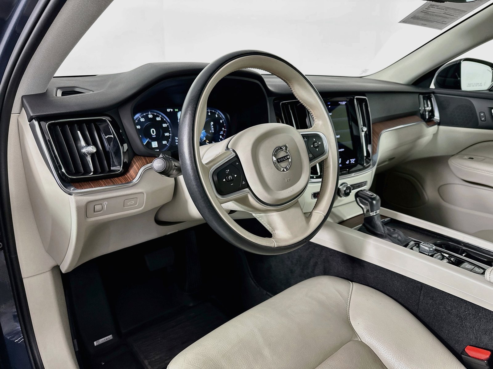 Used 2021 Volvo S60 T5 Momentum w/ Advanced Package AWD/4WD image 9