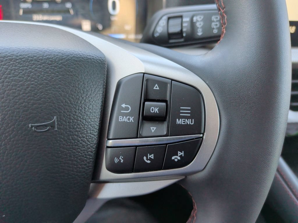 Used 2025 Ford Explorer Active AWD/4WD image 27