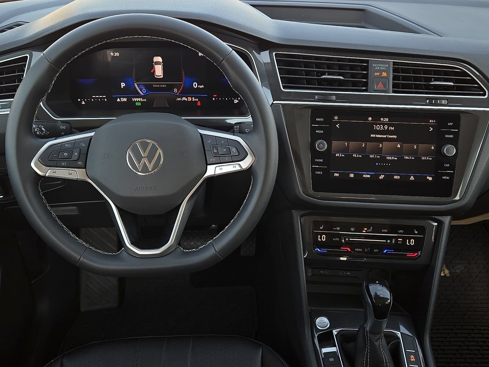 Used 2024 Volkswagen Tiguan SE w/ Panoramic Sunroof Package FWD image 12