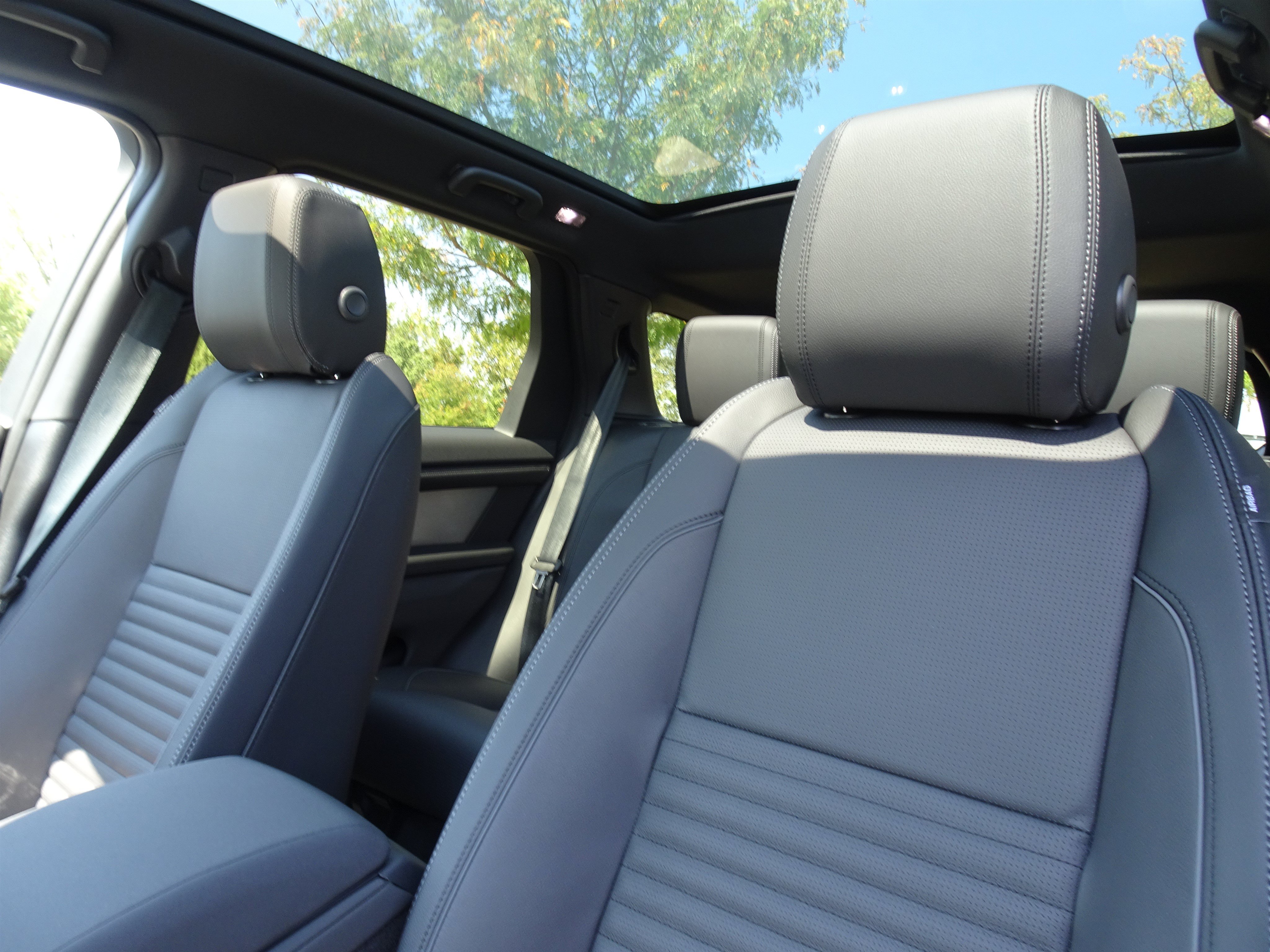 New 2026 Land Rover Discovery Sport Landmark AWD/4WD image 12