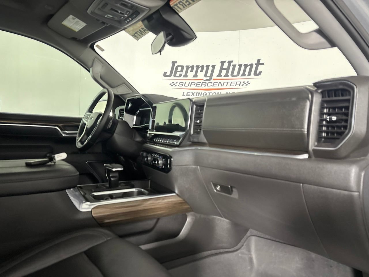 Used 2025 Chevrolet Silverado 1500 LT Trail Boss w/ Convenience Package II AWD/4WD image 29