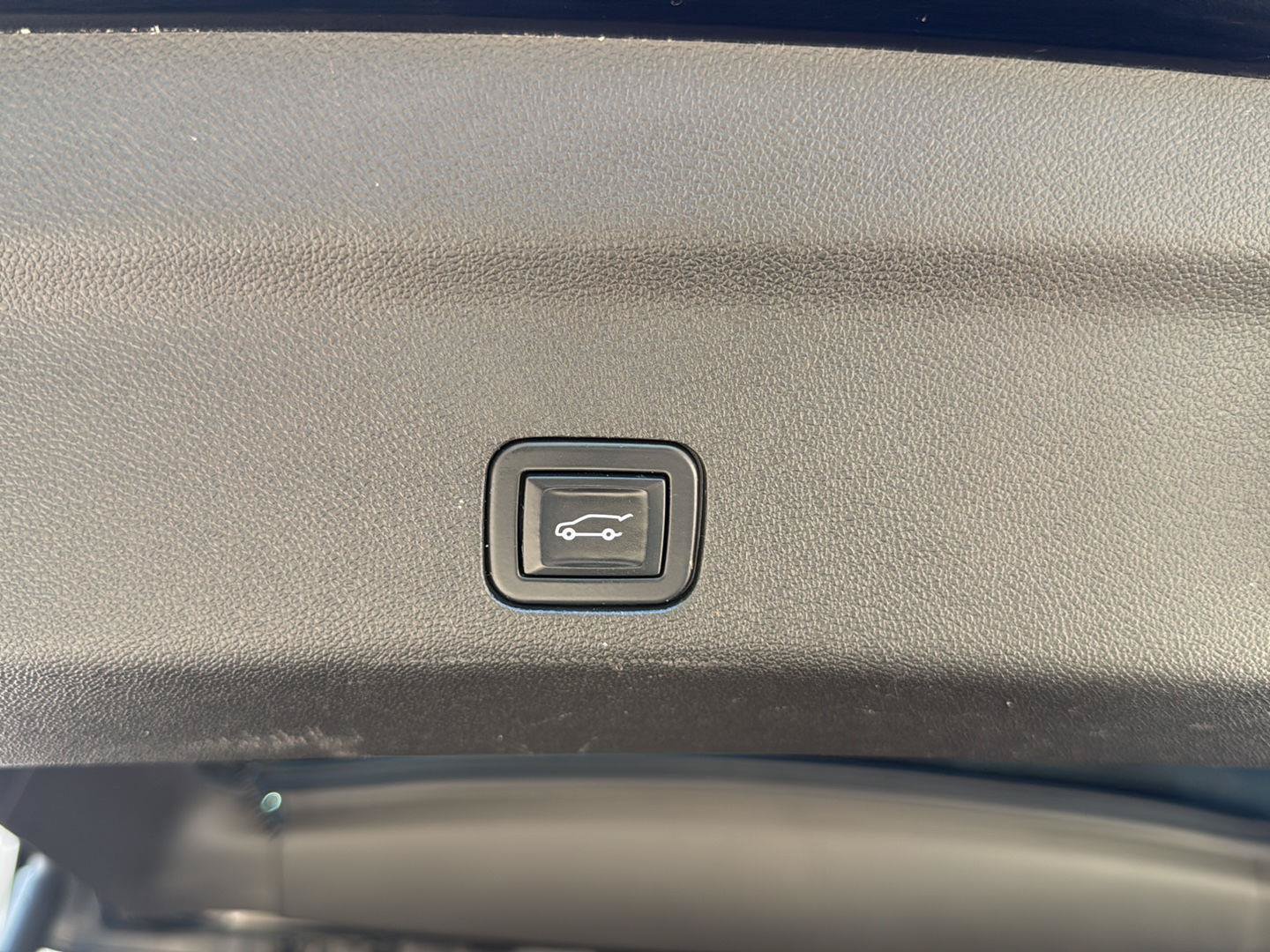 Used 2021 Chevrolet Suburban Premier AWD/4WD image 30