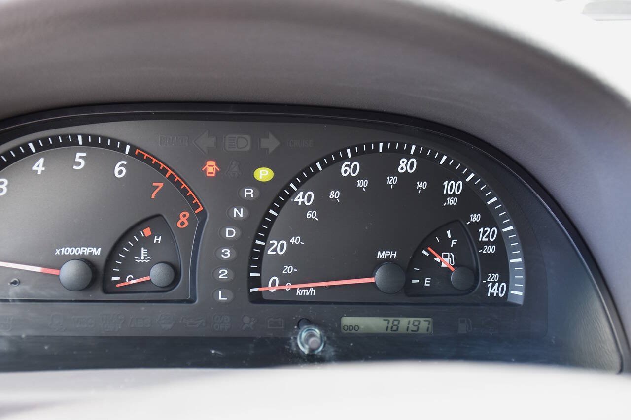 Used 2004 Toyota Camry XLE w/ VSC & Side Airbag Pkg FWD image 21
