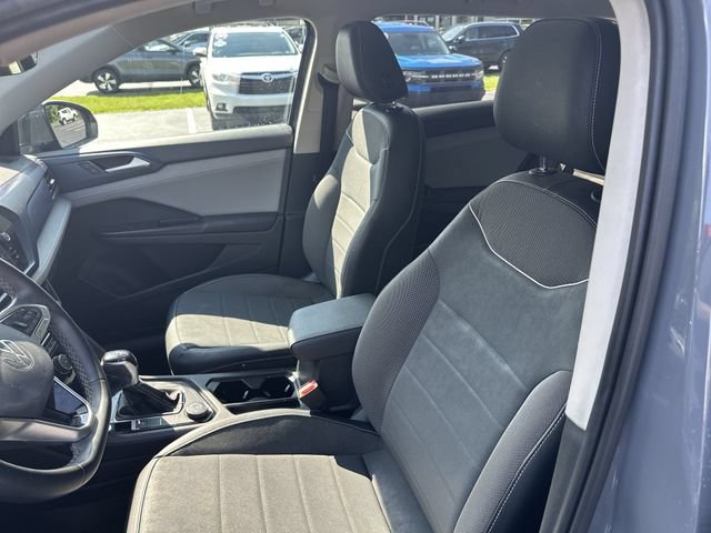 Used 2023 Volkswagen Taos SE w/ Panoramic Sunroof Package AWD/4WD image 15