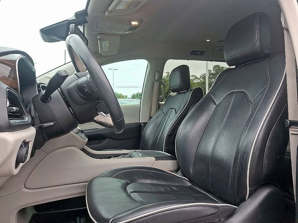 Used 2021 Chrysler Pacifica Limited w/ Premium & Safety Sphere Group image 13
