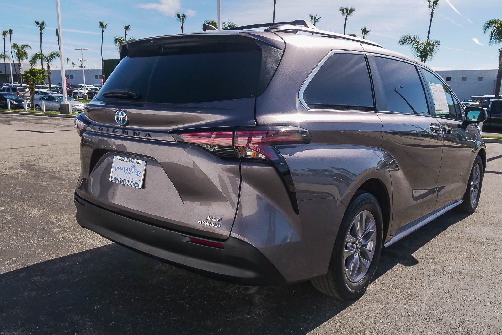 Used 2022 Toyota Sienna XLE image 9