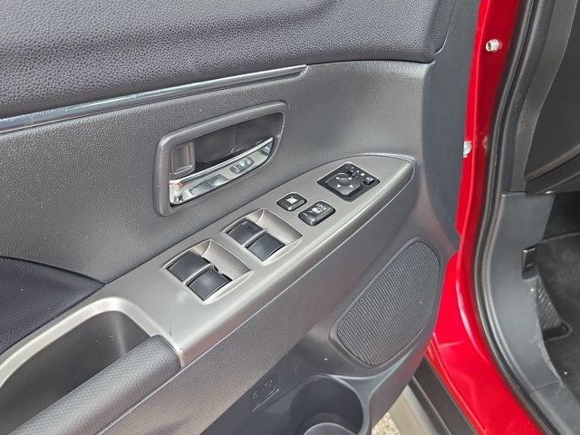 Used 2025 Mitsubishi Outlander Sport SE AWD/4WD image 14
