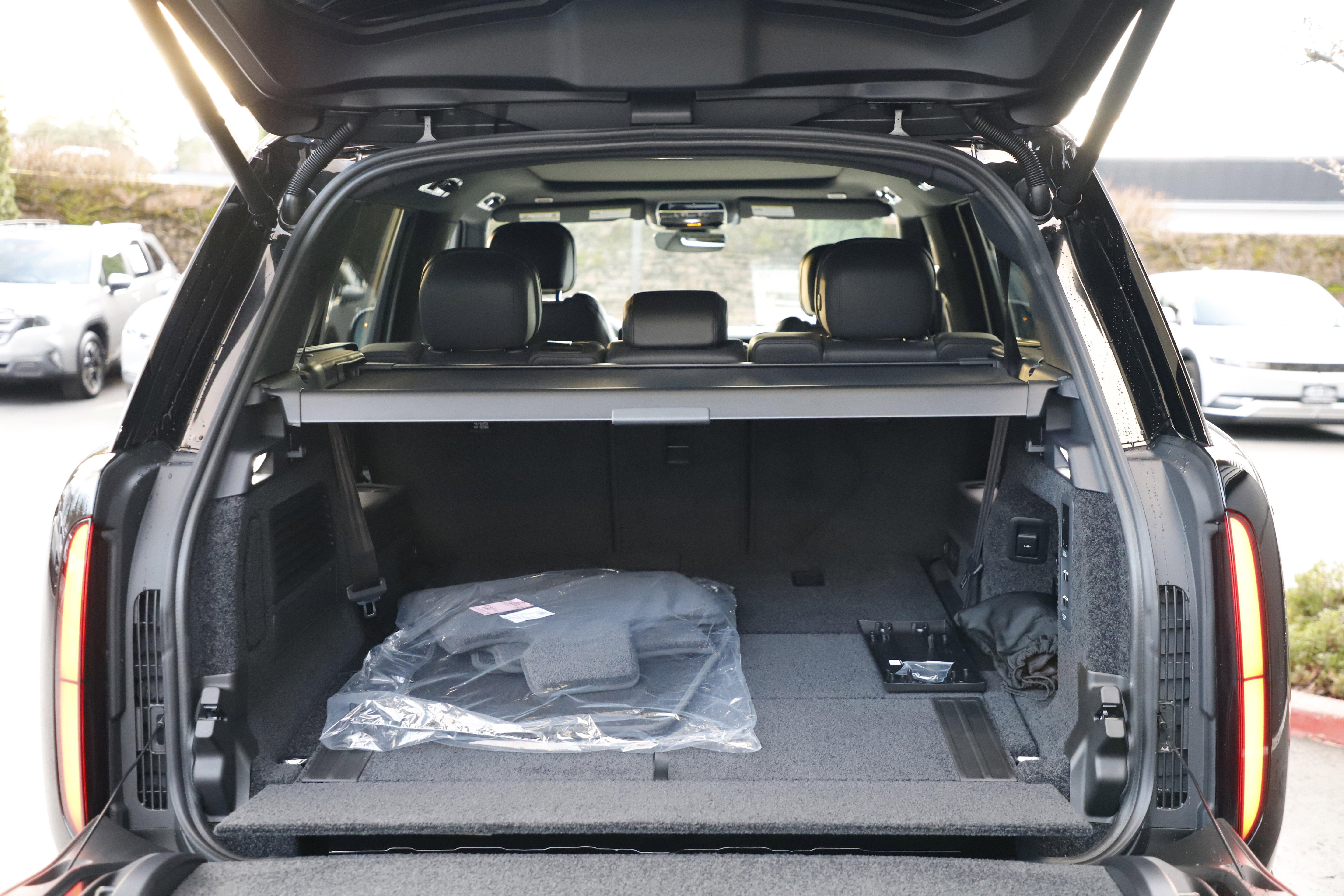 New 2026 Land Rover Range Rover Long Wheelbase SE image 12