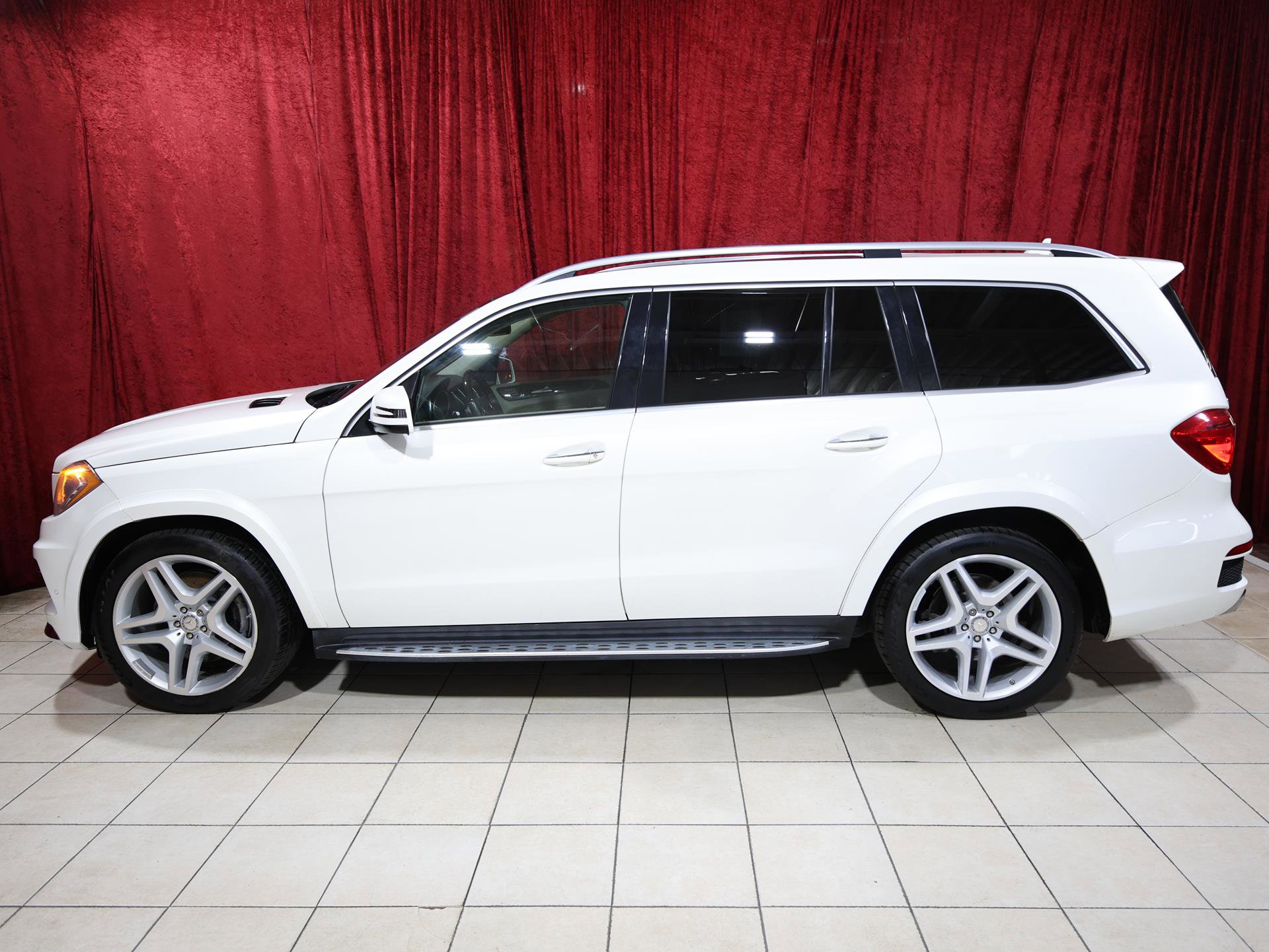 Used 2015 Mercedes-Benz GL 550 4MATIC w/ Driver Assistance Package image 4