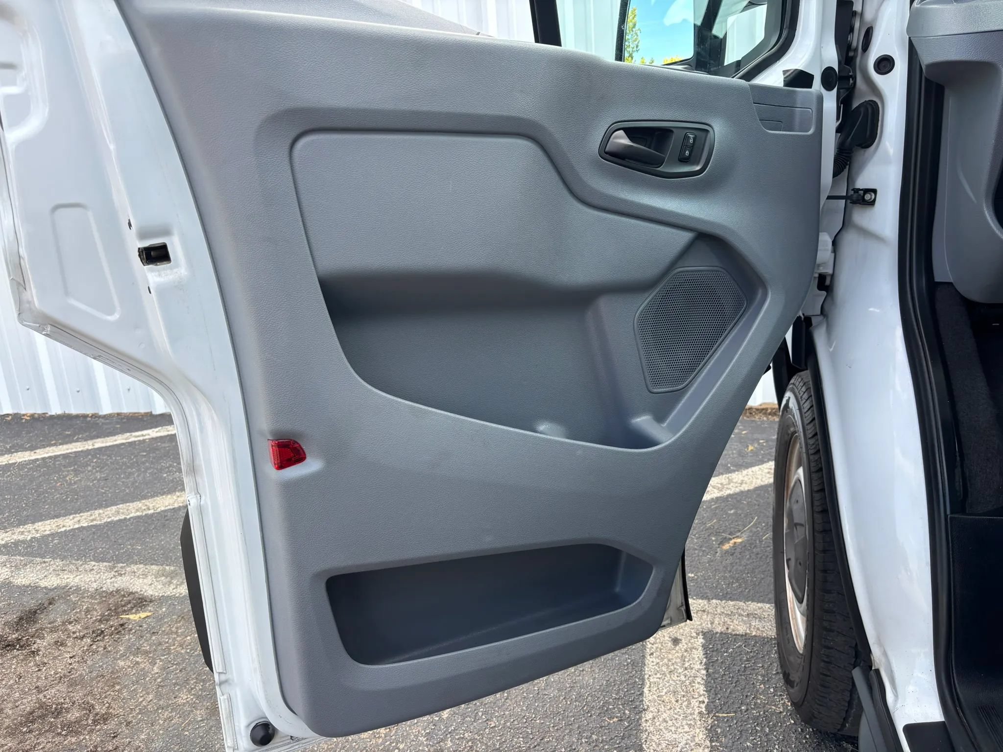Used 2018 Ford Transit 150 XL RWD image 31