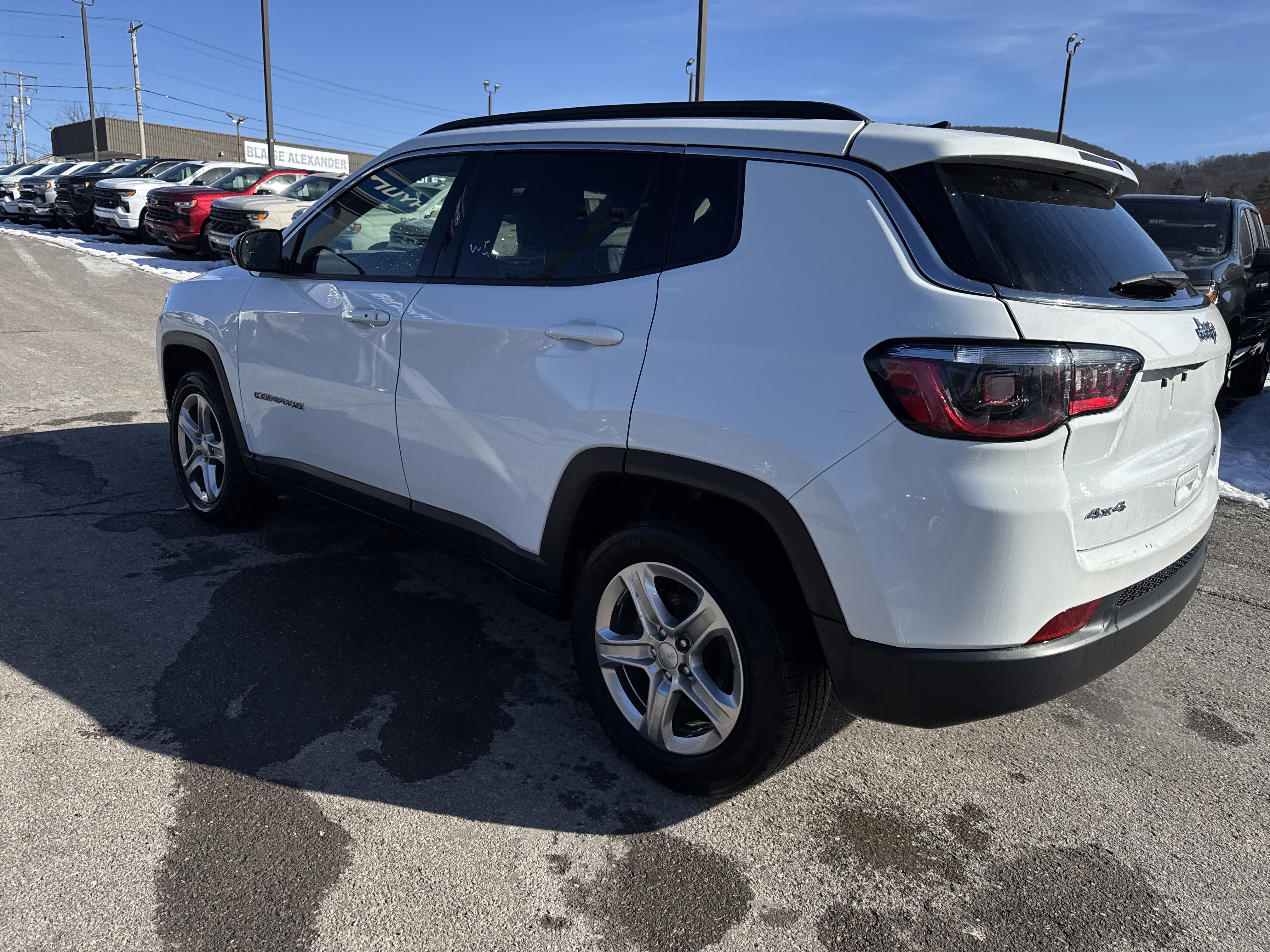 Used 2024 Jeep Compass Latitude image 6