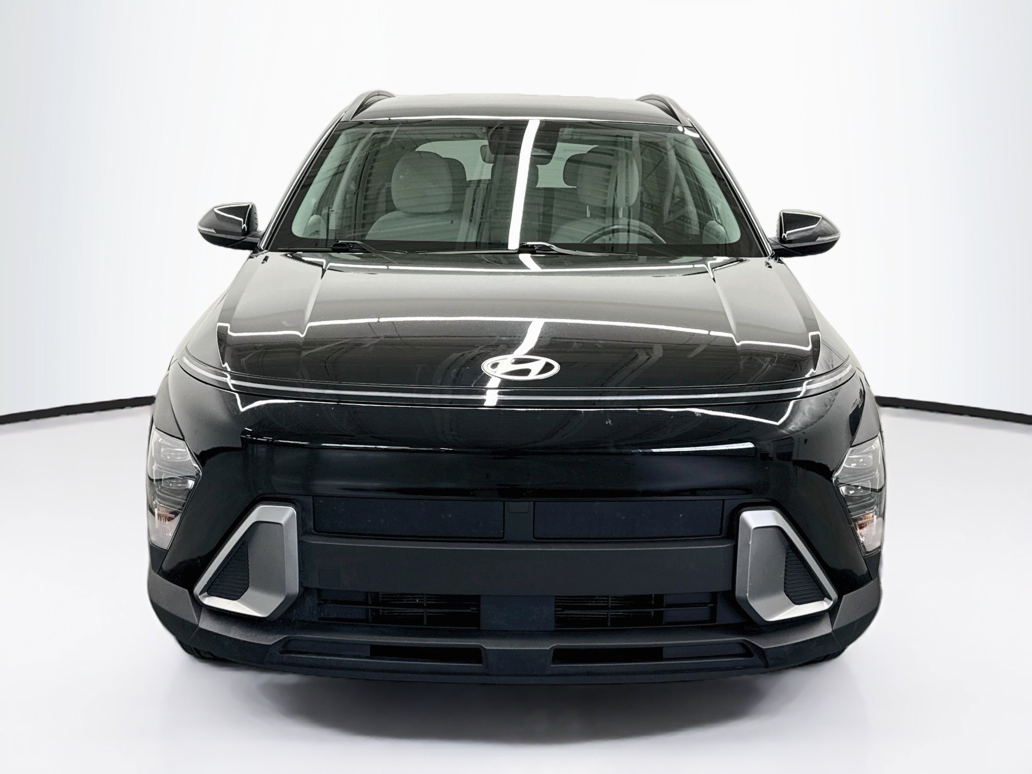 Used 2025 Hyundai Kona SEL FWD image 2