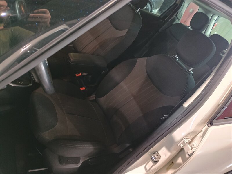 Used 2015 FIAT 500L Trekking FWD image 14