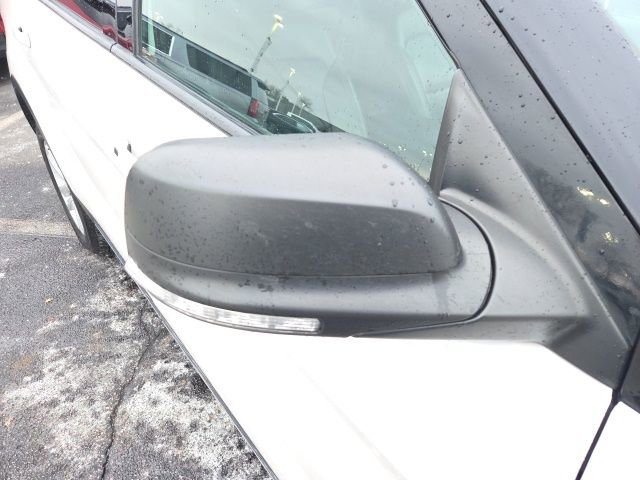 Certified 2019 Ford Explorer XLT w/ Equipment Group 202A image 3