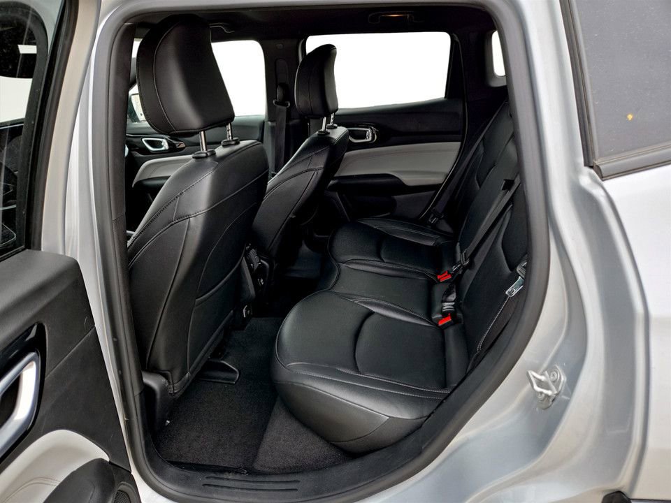 Used 2025 Jeep Compass Limited image 29