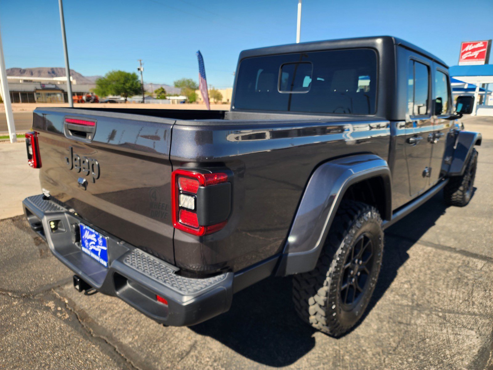 Used 2025 Jeep Gladiator Sport AWD/4WD image 5