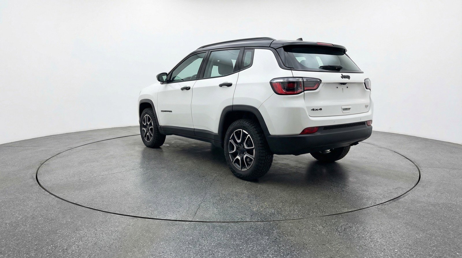 Used 2025 Jeep Compass Trailhawk image 6