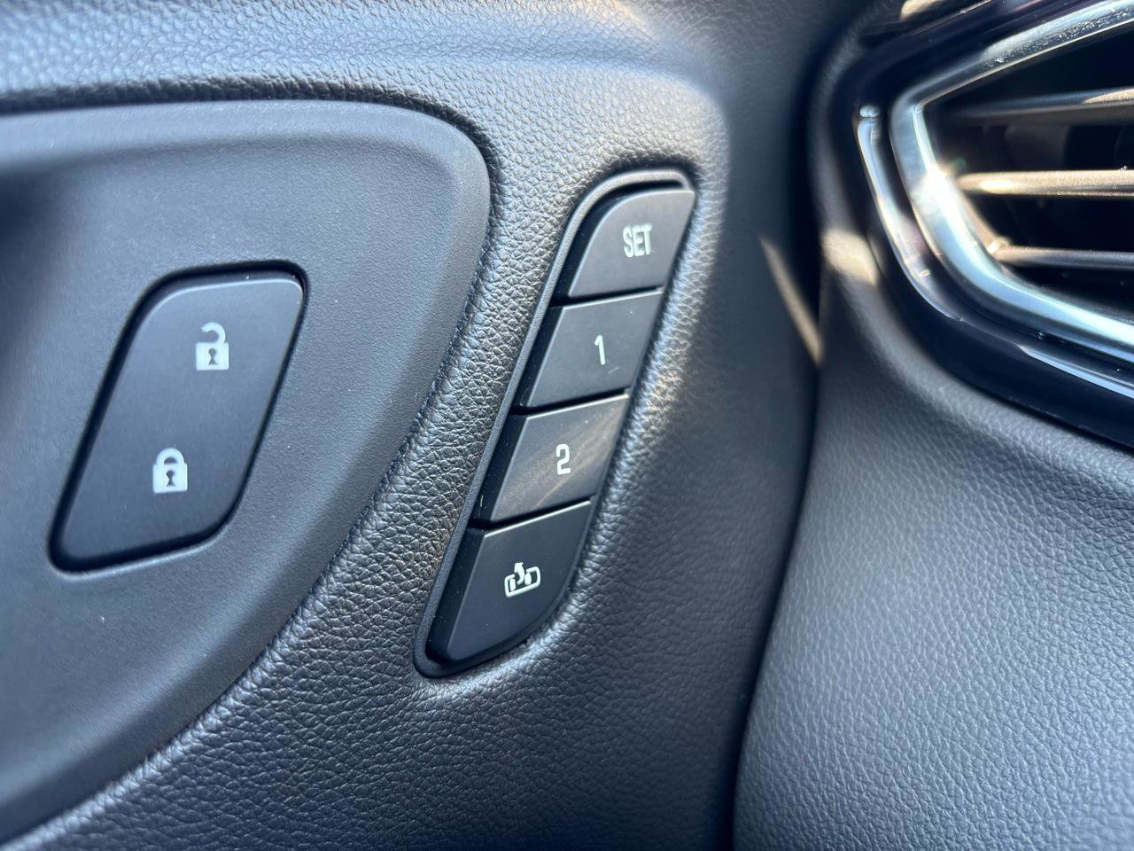 Used 2023 Buick Encore GX Essence w/ Experience Buick Package FWD image 28