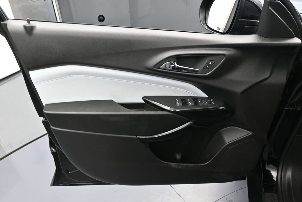 Used 2026 Chevrolet Trax LT FWD image 13